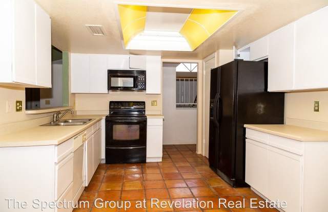 4329 E Woodland Dr Gallery 4