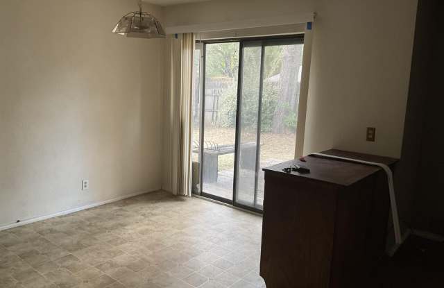 8307 Garrett Gallery 4