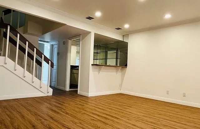 18656 Collins St Apt 5 photos photos