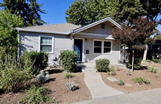 Charming 2 Bedroom Near Historic Downtown Winters Gallery 1