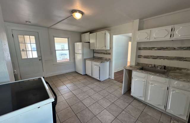102 Robbins - 102 Robbins Avenue, Pittsfield, MA 01201