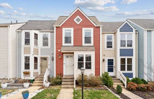 Welcome to your next home in the vibrant and amenity-rich community of Kingstowne! photos photos