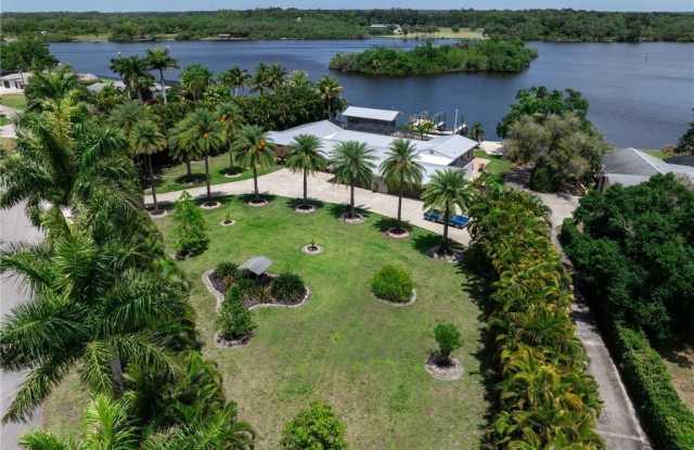 14562 Riverside Drive photos photos