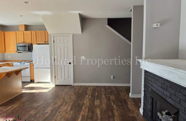 Stunning & Spacious 3-Bedroom Home in Beaverton – Vaulted Ceilings & A/C! NEW PRICE $2,295!! Gallery 4
