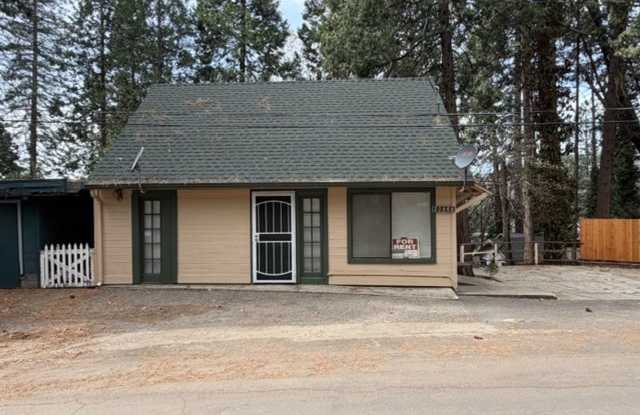 Charming 2‑Bedroom Loft‑Style Home in the Heart of Twain Harte Gallery 3