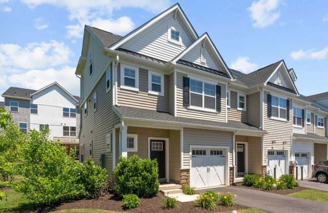 Elegant 3-Bedroom Home in Isaac Court. Available the Second Week of October! Gallery 4