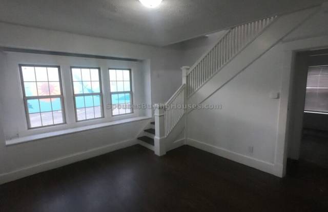 1920 East Washington Street Gallery 4