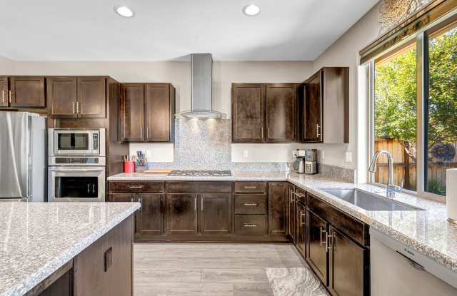 LUXURY SINGLE-STORY LIVING – FULLY FURNISHED IN MIRAMONTE Gallery 4
