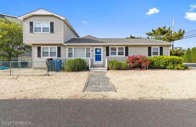 100 3rd Avenue photos photos