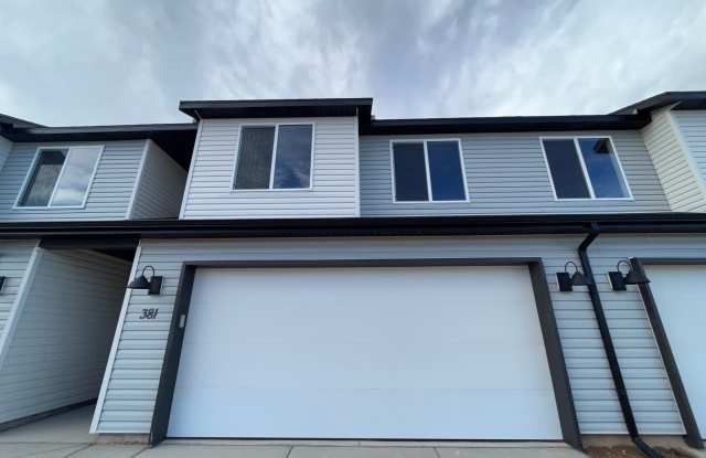 Beautiful Four Bed Townhome!! photos photos