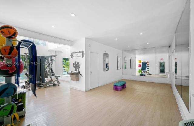 210 NE 51ST Gallery 4