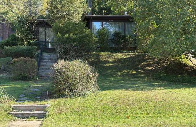 Cozy 3BD/2BA Detached Home w/ Sunroom in Mt Washington, MD! Gallery 1