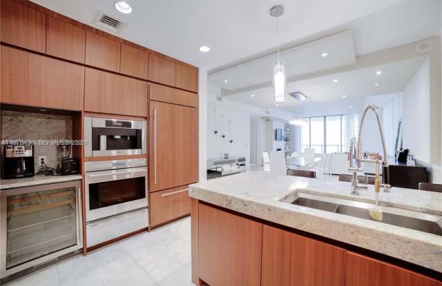 9705 Collins Avenue Gallery 1