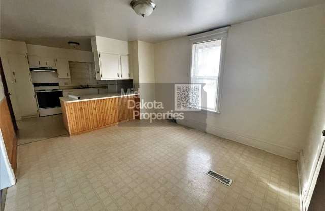 1019 W 4th- 3 bedroom house Gallery 4