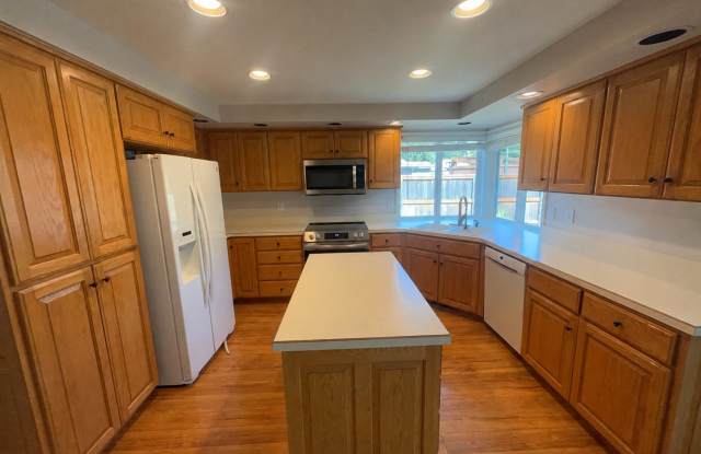 Single Level Three Bedroom Home- Keizer Gallery 3
