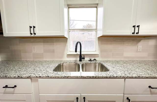 3bd/2ba Home for Rent - Gentry Charmer! Gallery 4