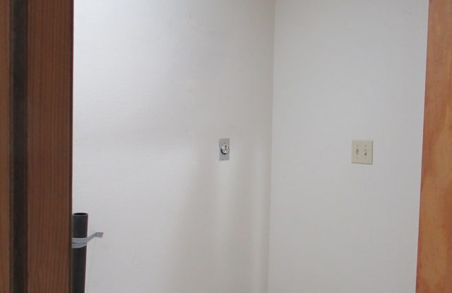 1538 Bridge St Gallery 3