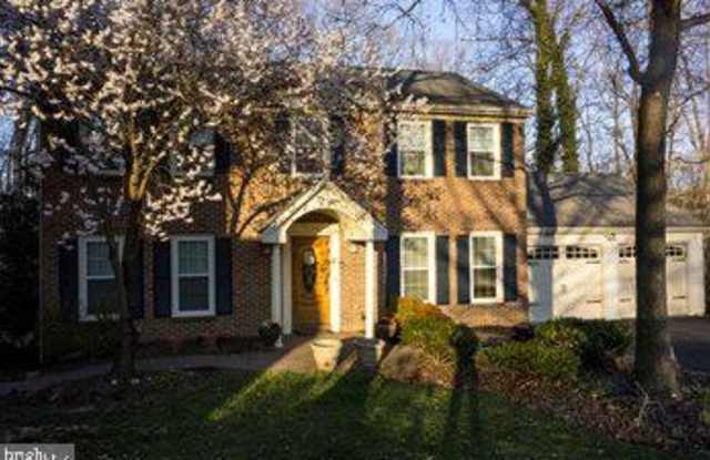 7574 WOODSTOWN DRIVE - 7574 Woodstown Drive, Newington, VA 22153