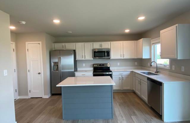 Newer Build Home in Beautiful Norwalk! HUGE finished basement! Gallery 3