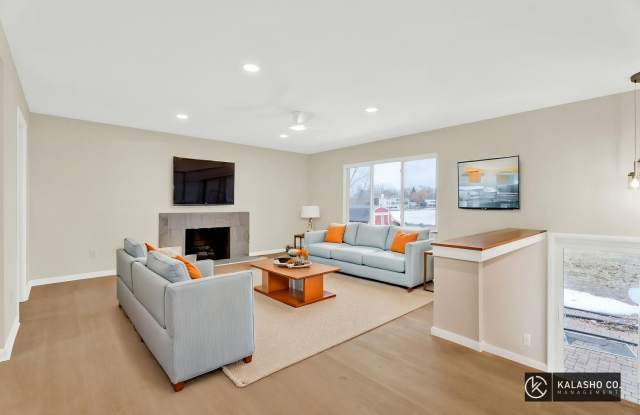 3BD | 3BTH - NEWLY RENOVATED - ON SYLVAN LAKE photos photos