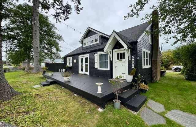 Black Raven Cottage in Historic Seaview ~ Spacious 2 Bedroom photos photos