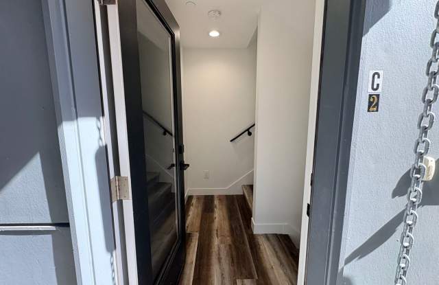 Bright West Seattle Condo for Rent NOW!!! Gallery 1