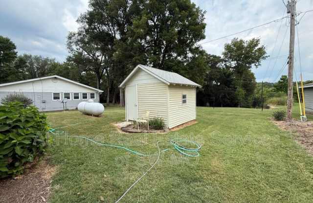 1044 W Windy Ridge Lane Gallery 2