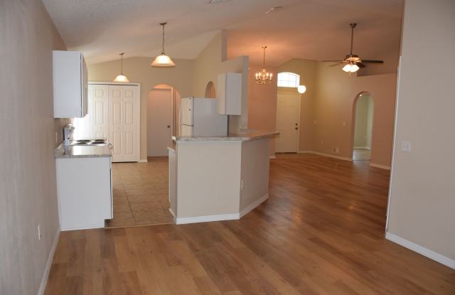 Perfect Location with Amenities Galore! Gallery 4