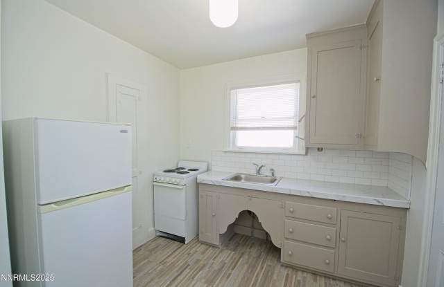 60 1/2 Boyd Place Gallery 3
