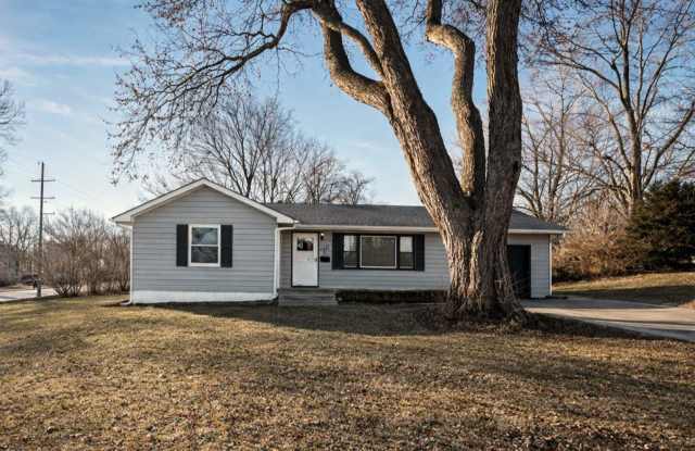 SEE IT NOW: Charming Home in a Quiet Kansas City Neighborhood! photos photos