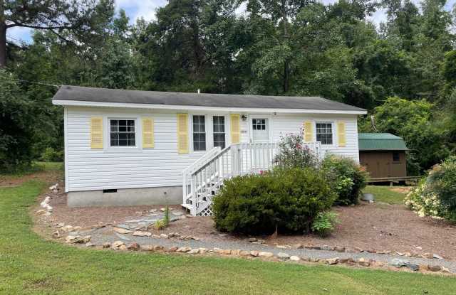2 BED, 1 BATH FULLY FURNISHED COTTAGE STYLE HOME BY THE UWHARRIE MOUNTAINS!! photos photos