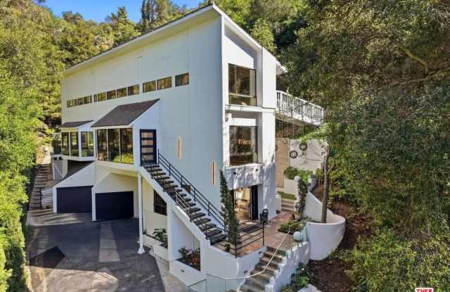 2350 Benedict Canyon Dr photos photos