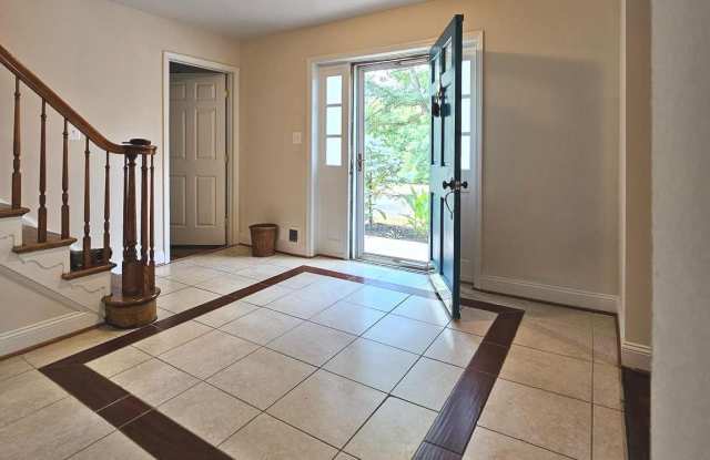 8251 CARRLEIGH PARKWAY Gallery 4