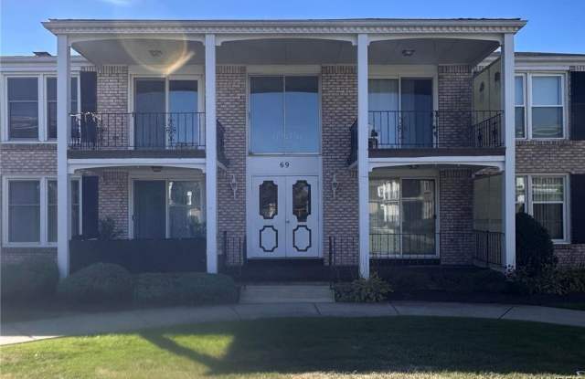69 Henel Avenue unit: 7 photos photos
