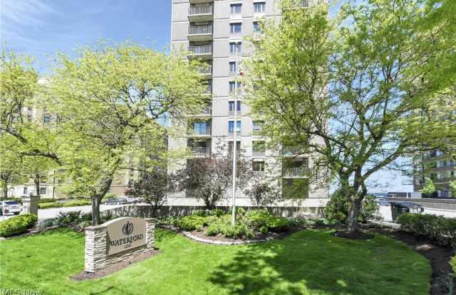 12500 Edgewater Drive Gallery 2