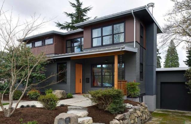 5707 NE 56th St photos photos