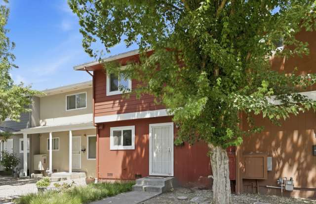 FULLY REMODELED 3-BEDROOM TOWNHOME – AVAILABLE NOW Gallery 3