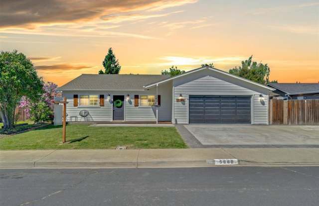 Live in a Modern Luxury 3BR/2BA Home with Backyard Paradise! photos photos