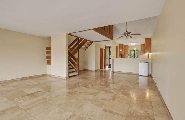 Bluestone Townhouse in Kailua - Stunning Golf Course Views Gallery 3