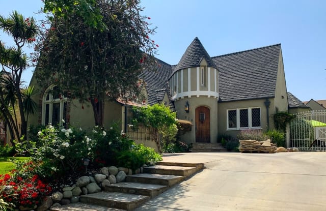915 S Ogden Drive - 915 South Ogden Drive, Los Angeles, CA 90036
