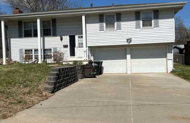 Great 3 Bedroom!! - 12426 Castelar Street, Omaha, NE 68144