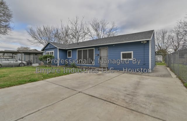 6302 Lyndhurst Dr - 6302 Lyndhurst Drive, Houston, TX 77087