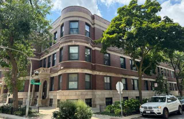 729 West Cornelia Gallery 2