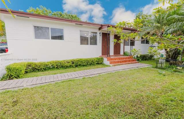 2211 SW 75th Ave photos photos