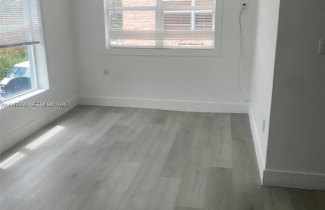 1552 SW 2nd St photos photos