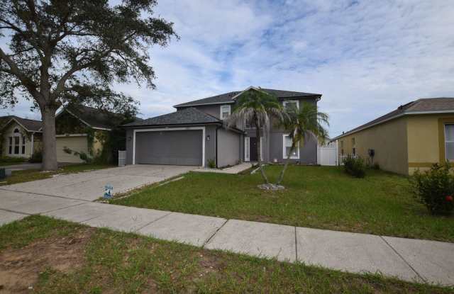 This charming 4-bedroom, 2.5-bathroom single-family home for rent at 16053 Wilkinson Dr. Clermont, FL 34714 Gallery 4
