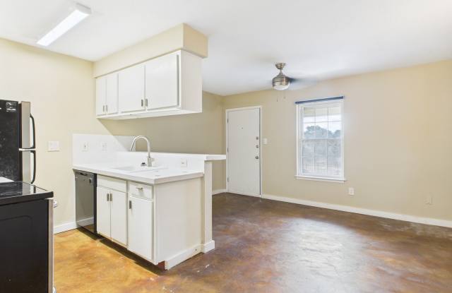 2302 E Side Dr Apt 20 - 2302 East Side Drive, Austin, TX 78704