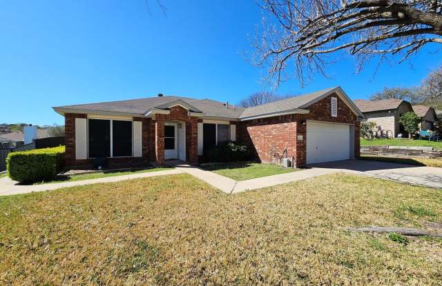 INGROUND POOL & READY FOR IMMEDIATE MOVE-IN! Gallery 3