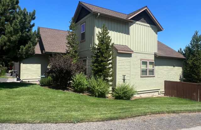 Landscape Maintenance Included! Spacious 3 Bed/2.5 Bath Home in SW Bend - Elder Ridge Street Gallery 4