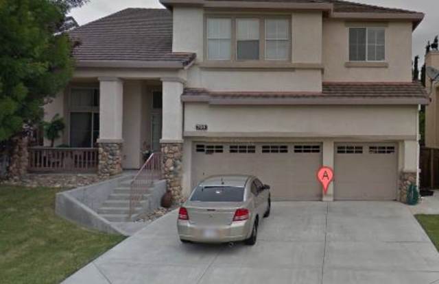 IDEAL ANTIOCH 4 BEDROOM, 3 BATH HOME WITH 1 BEDROOM  1 BATHROOM ON MAIN FLOOR! - 709 Black Oak Way, Antioch, CA 94509